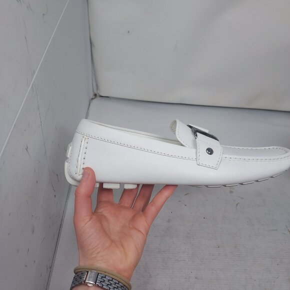 Louis Vuitton White LV Leather Driver Shoe - Picture 8 of 12